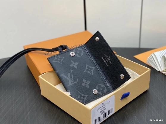 Fake Louis Bags Holder Necklace-7.6*10*0.5CM Card LOUIS VUITTON 0811